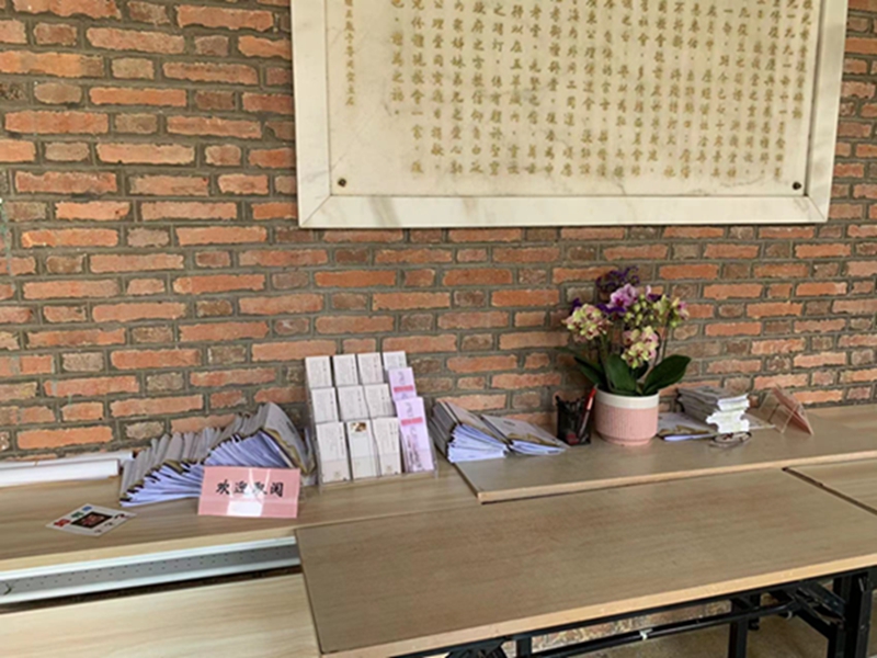 1683530646397676.jpg 桌子.jpg