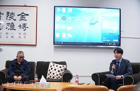 1713949550630099.jpg 我怎么成了心理咨询师.jpg