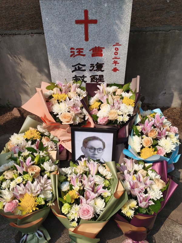 1728551771782389.jpg 落葬礼3(原图)_副本.jpg