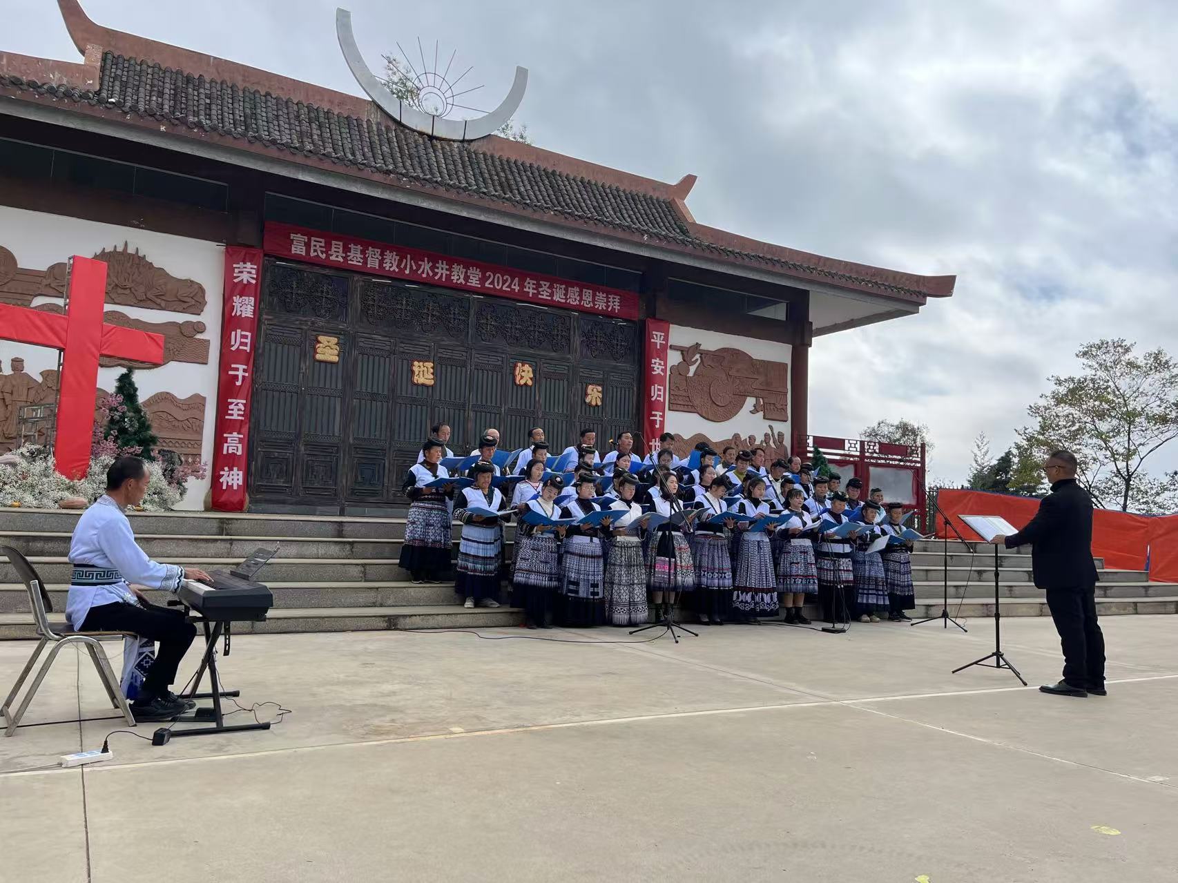 1740452511242785.jpg 节目表演.jpg