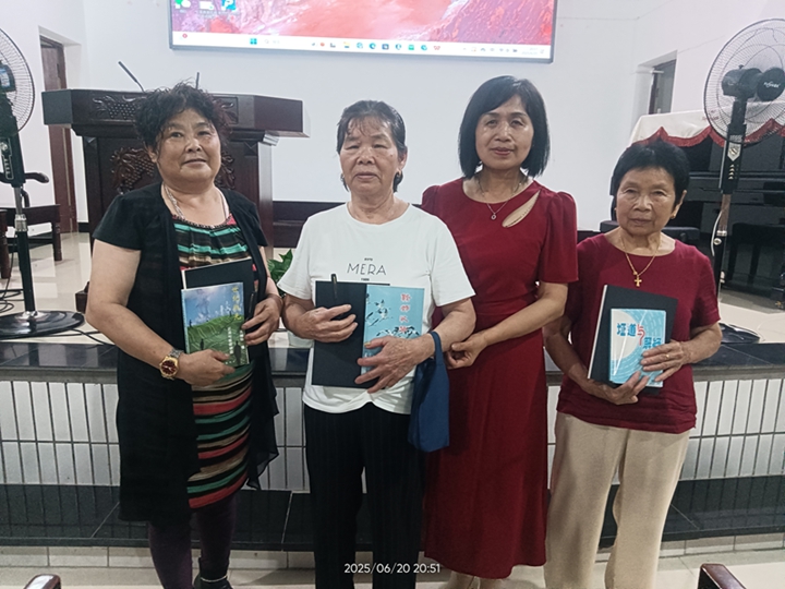 1750645193536304.jpg 获奖的信徒.jpg