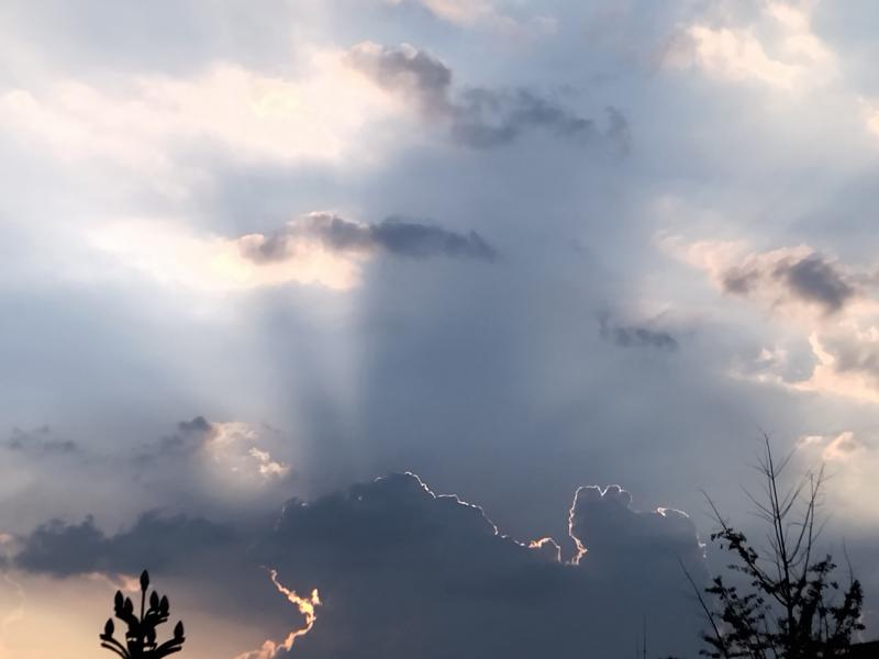 1756090810811770.jpg 天空.jpg