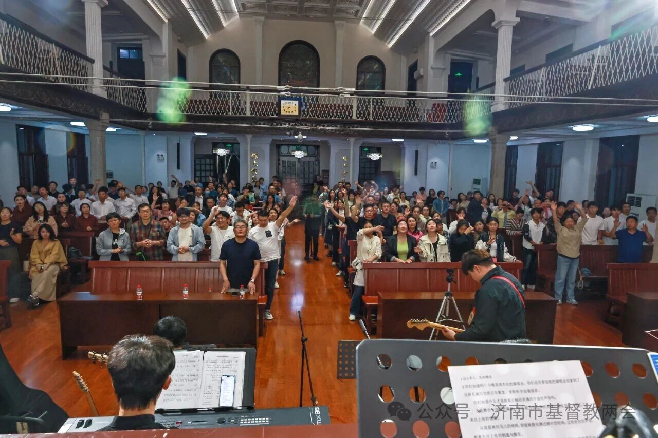 1761619881610069.jpg 赞美会2.jpg