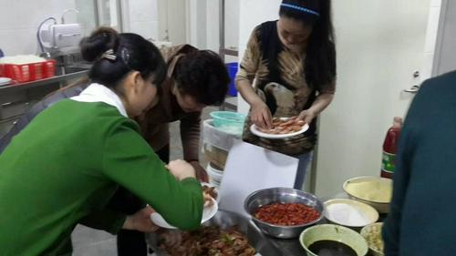 侍奉不贪名，同工要尽心