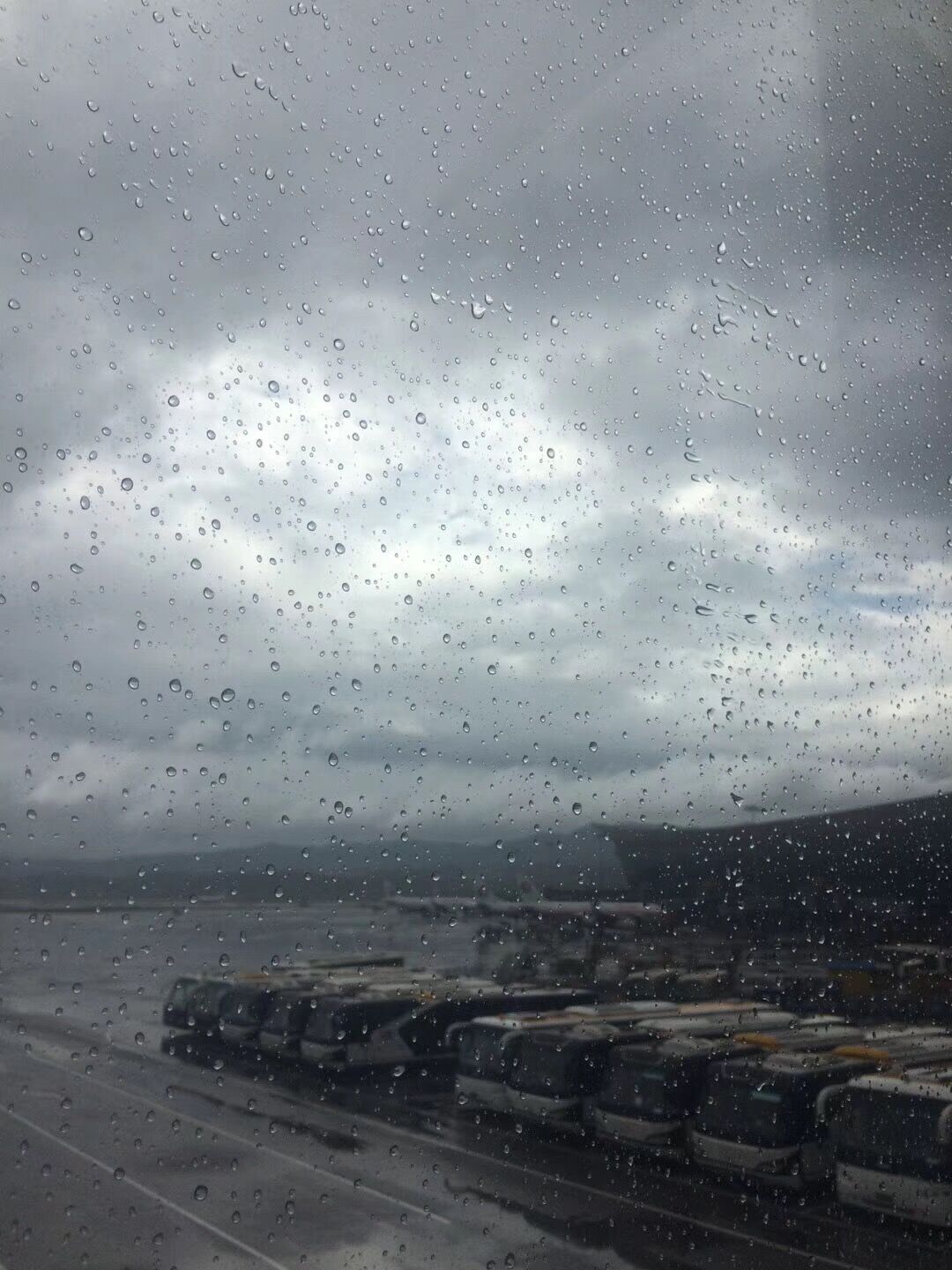 落雨的昆明.jpg 落雨的昆明.jpg