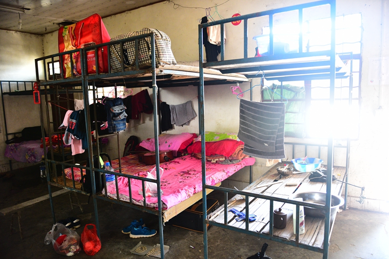 弟兄宿舍内.jpg 弟兄宿舍内.jpg