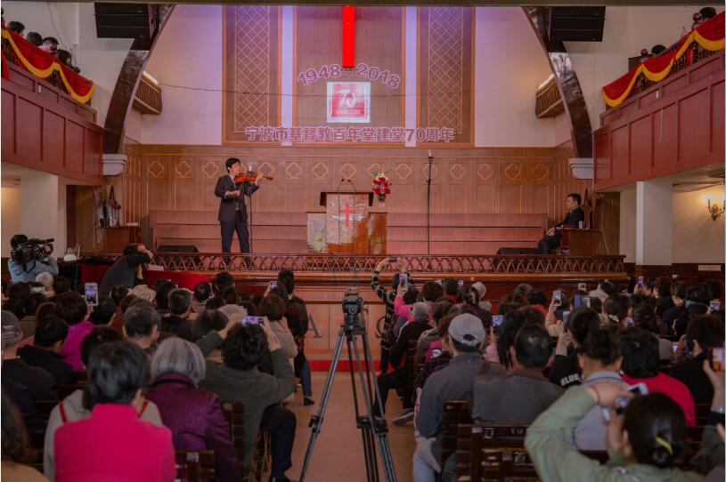 胡晓光弟兄捐赠获《德艺双馨》奖小提琴，并演奏圣乐《恩友歌》.jpg