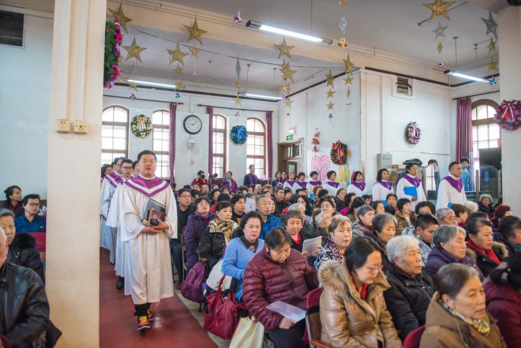 诗班步入礼拜堂.jpg 诗班步入礼拜堂.jpg