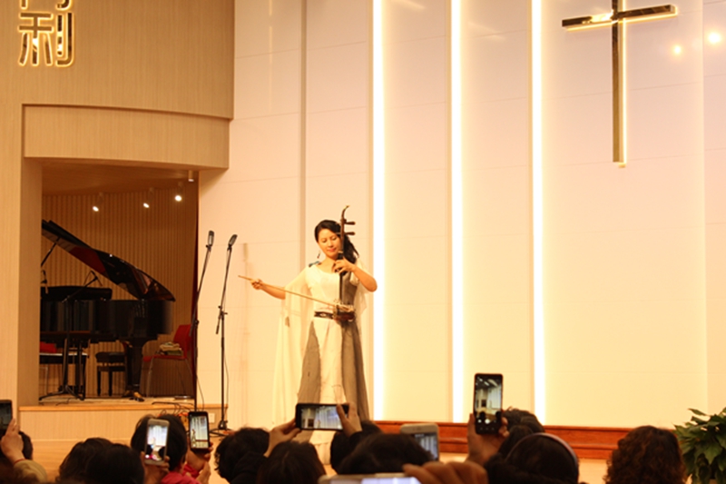 二胡演奏.jpg 二胡演奏.jpg