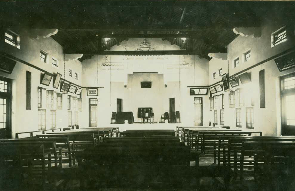 石码礼拜堂的圣殿内景.png 石码礼拜堂的圣殿内景.png