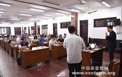 1561020143913611.jpg t讲座现场.jpg