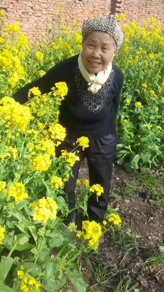 1642144045953059.jpg 外婆生前.jpg