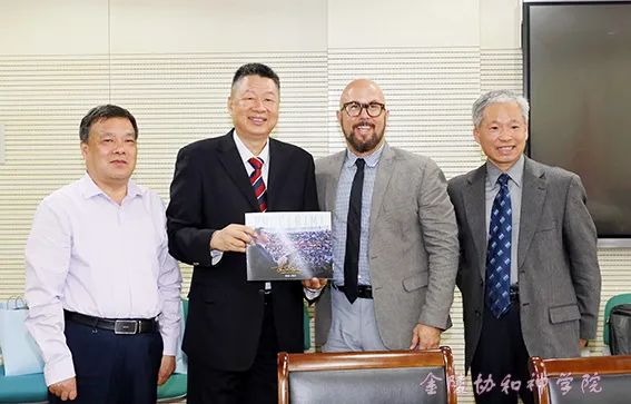 1684727886746977.jpg 美国路易帕劳协会利维·帕克牧师一行访问金陵协和神学院-1.jpg