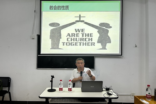 1688993478460173.jpg 1谢博士上课.jpg