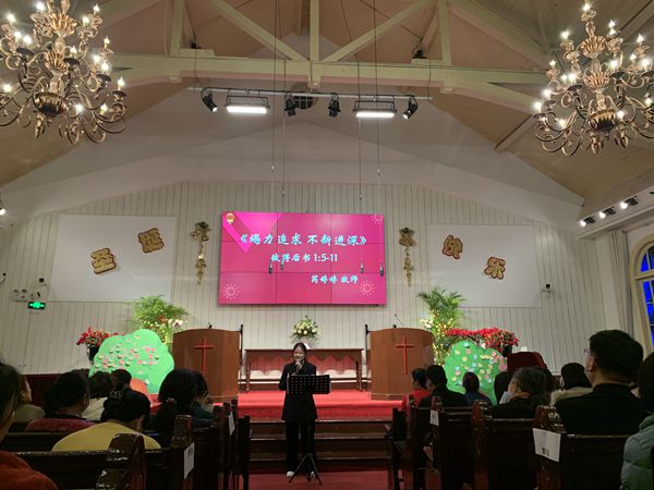 1704330499819443.jpg 苏州多堂点举行跨年祷告会-1.jpg