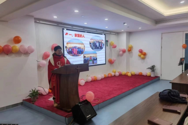 1704330557431944.jpg 苏州多堂点举行跨年祷告会-2.jpg