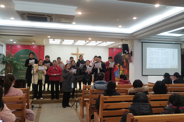 1704330569708974.jpg 苏州多堂点举行跨年祷告会-3.jpg