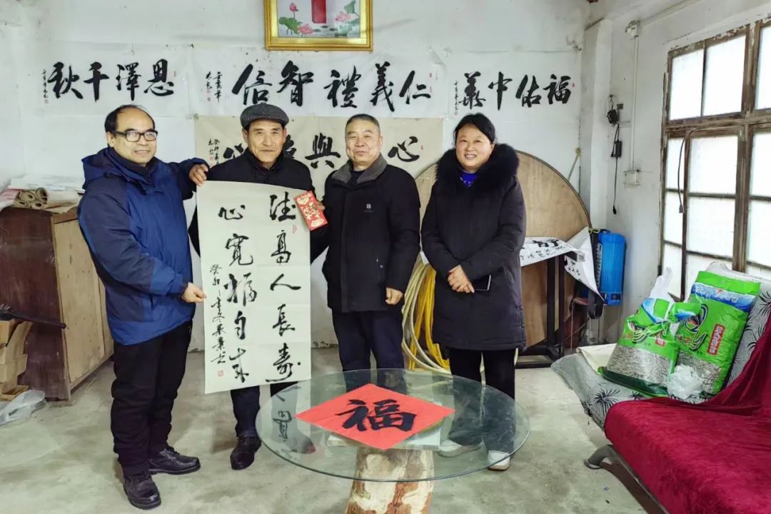 1706155446581636.jpg 淮安市盱眙县基督教三自春节前开展慰问老同工活动.jpg