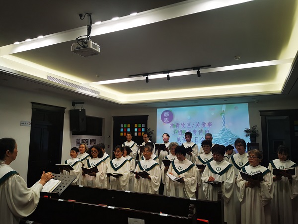 1716687802101297.jpg 生日会现场——常青诗班献诗.jpg