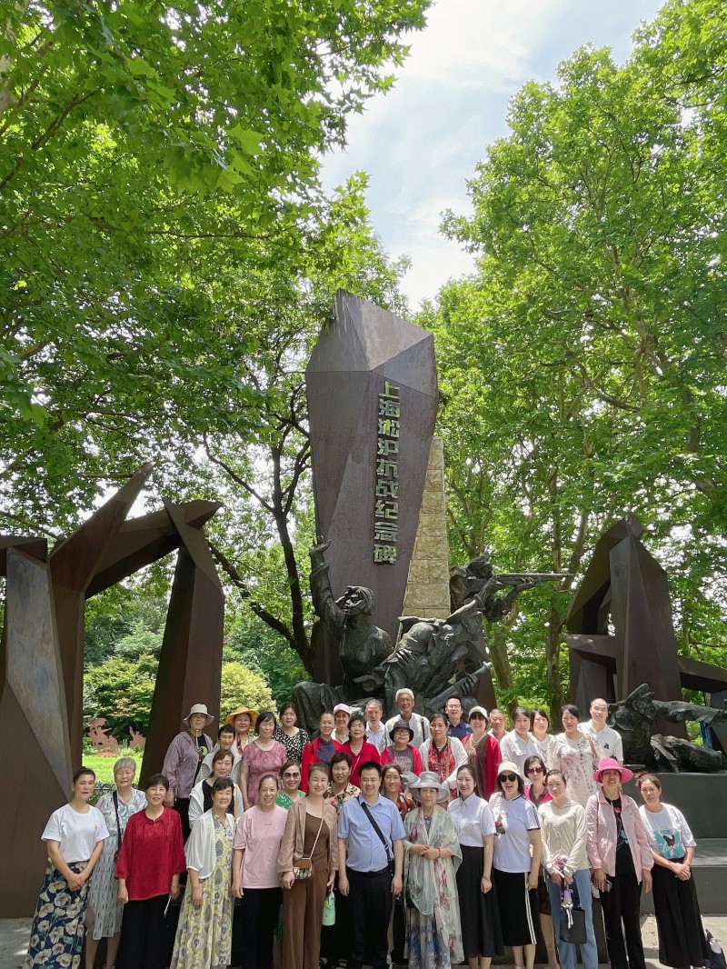 1720492928576746.jpg 参访纪念馆_副本.jpg