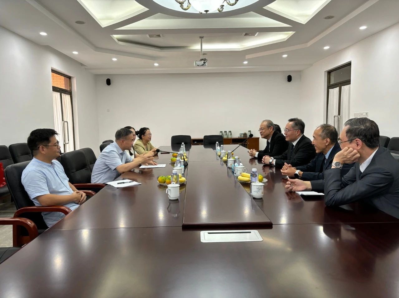 1726103772539155.jpg 谢炳国院长接待新加坡三一神学院访问团.jpg