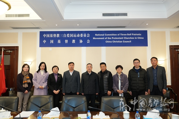 1737511611880761.jpg 合影.1.jpg