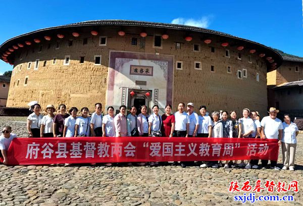 1758512433834029.jpg 府谷县基督教两会开展爱国主义教育活动1.jpg